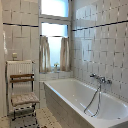Neu - Innenstadtsuite Fuer 4 Mit Parkplatz Daire *